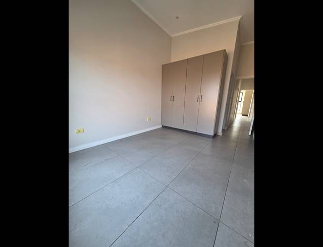 3 BEDROOM FREEHOLD FOR SALE IN PALM LAKES ESTATE